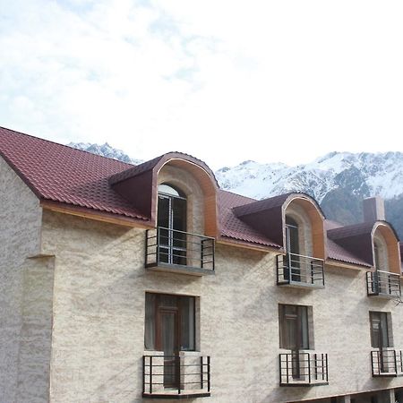 Hotel Gergeti Kasbegi Buitenkant foto